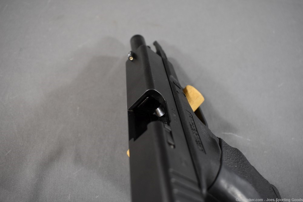 Glock 23 - .40 S&W Semi-Automatic Pistol w/ Factory Case & Hogue Grip-img-14