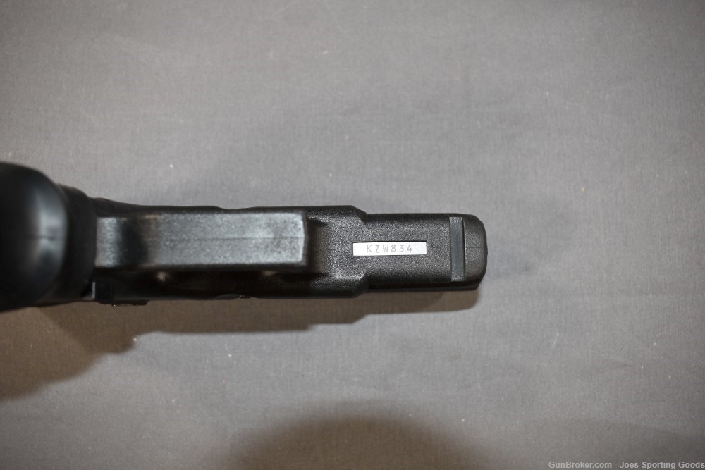 Glock 23 - .40 S&W Semi-Automatic Pistol w/ Factory Case & Hogue Grip-img-12