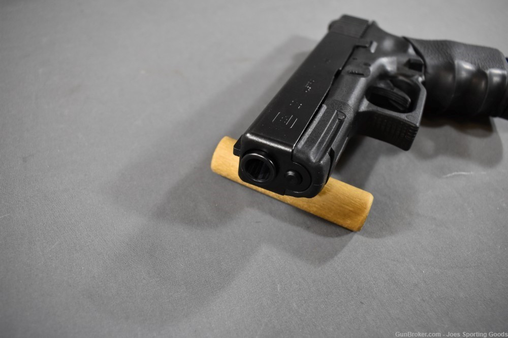 Glock 23 - .40 S&W Semi-Automatic Pistol w/ Factory Case & Hogue Grip-img-16