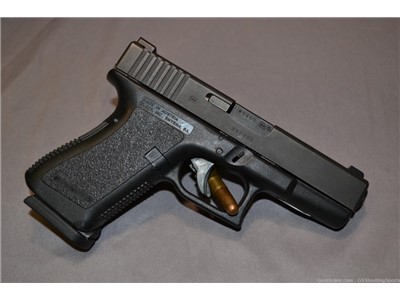 Glock 23 Gen 2 with 2 mags + 9mm Barrel conversion and magazine