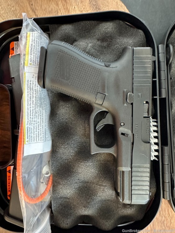 Glock 19 Gen 5 - Great Condition, barely used.-img-2