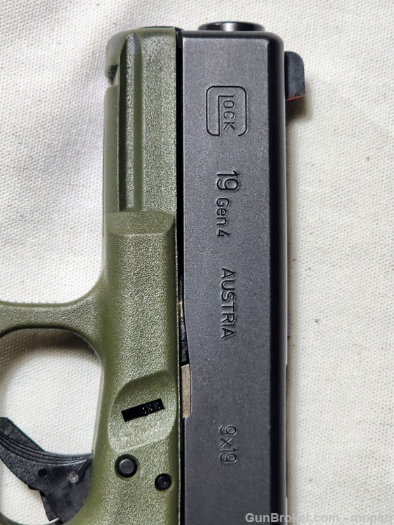 Glock 19 Gen 4 w/ backstraps and 7 magazines OD Green frame-img-7
