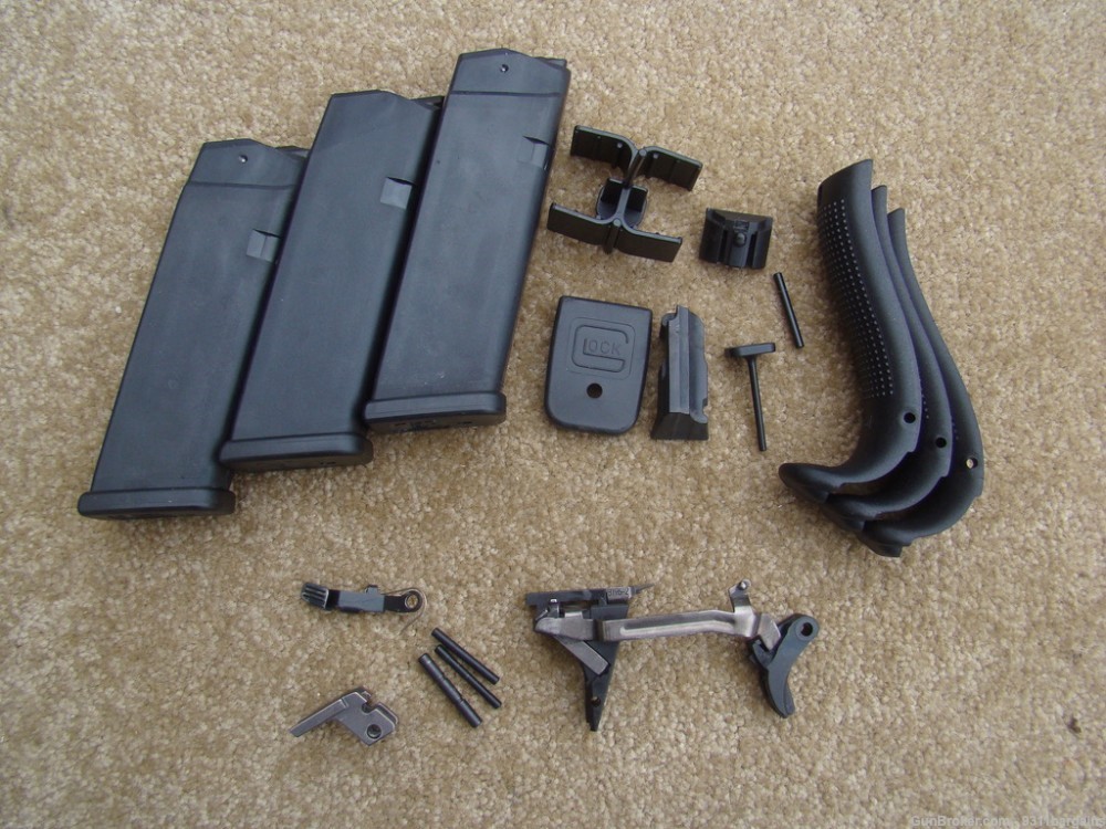 Glock 21 Gen 4 - 3 13 rd mags, backstraps, trigger assy , misc-img-0