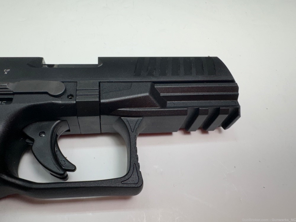 Walther PPQ Pistol in .22 LR with Threaded Barrel - Full Size Pistol --img-3