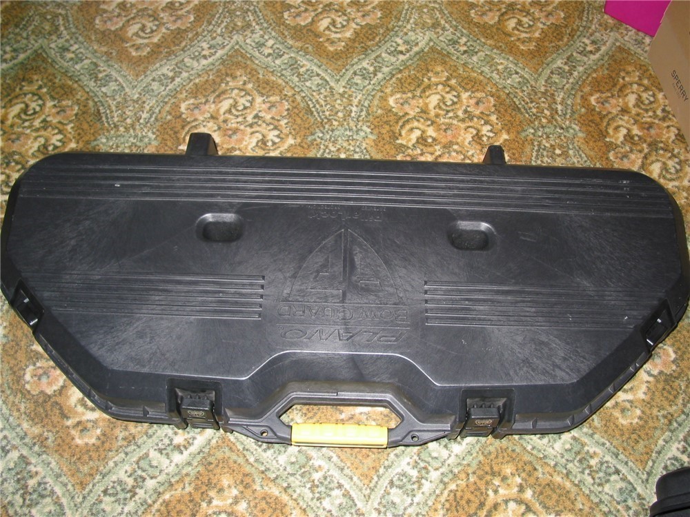 PLANO ALL WEATHER COMPOUND BOW CASE-NEW!-img-0