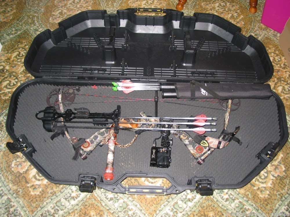 PLANO ALL WEATHER COMPOUND BOW CASE-NEW!-img-3