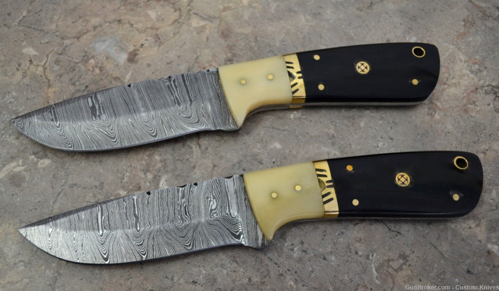 Custom Made Damascus Steel Set of 2 Hunting Knives with Bull Horn (LT-859)-img-0