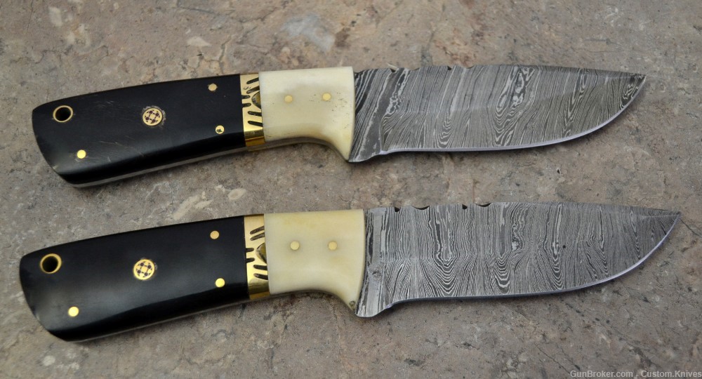 Custom Made Damascus Steel Set of 2 Hunting Knives with Bull Horn (LT-859)-img-3