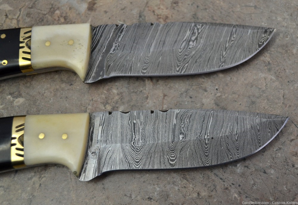 Custom Made Damascus Steel Set of 2 Hunting Knives with Bull Horn (LT-859)-img-4