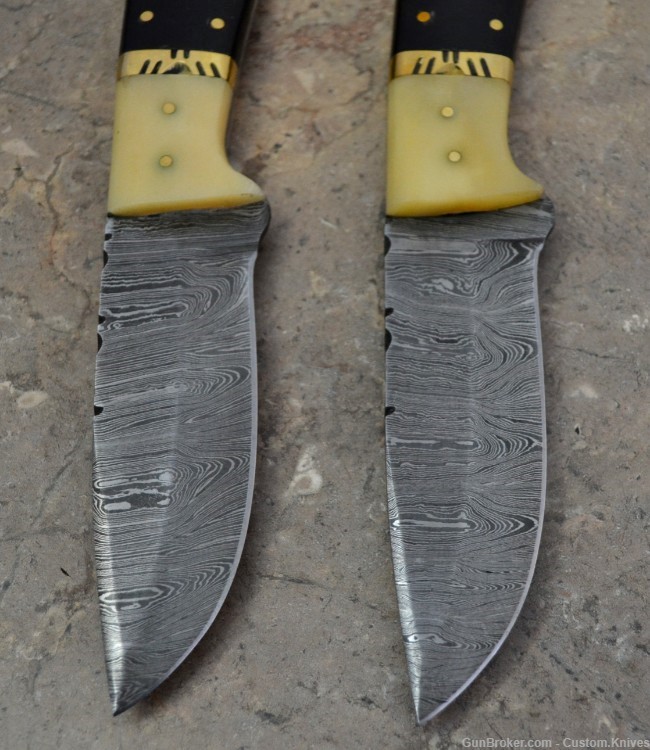 Custom Made Damascus Steel Set of 2 Hunting Knives with Bull Horn (LT-859)-img-2