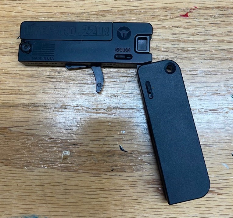 Trailblazer LifeCard Black .22 LR Folding Credit Card Pistol 22LR LC1 Alumi-img-3
