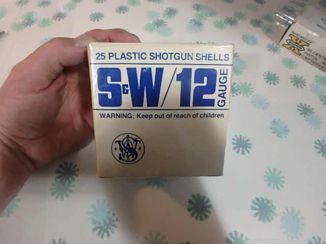 FULL WHITE 12 GA SMITH AND WESSON BOX NO 6 SHOT-clean one-img-3
