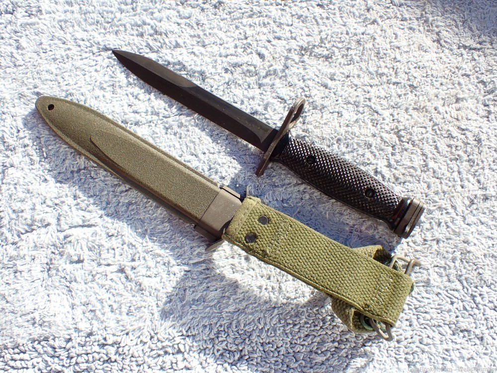 1970'S VIETNAM COLT AR-15 M7 FACTORY BAYONET WITH SCABBARD MINT-img-2