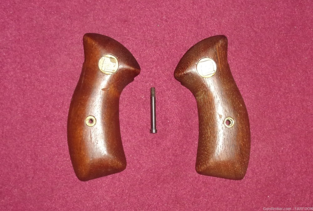 CHARTER ARMS UNDERCOVERETTE 32 CAL. GRIPS & SCREW-img-0