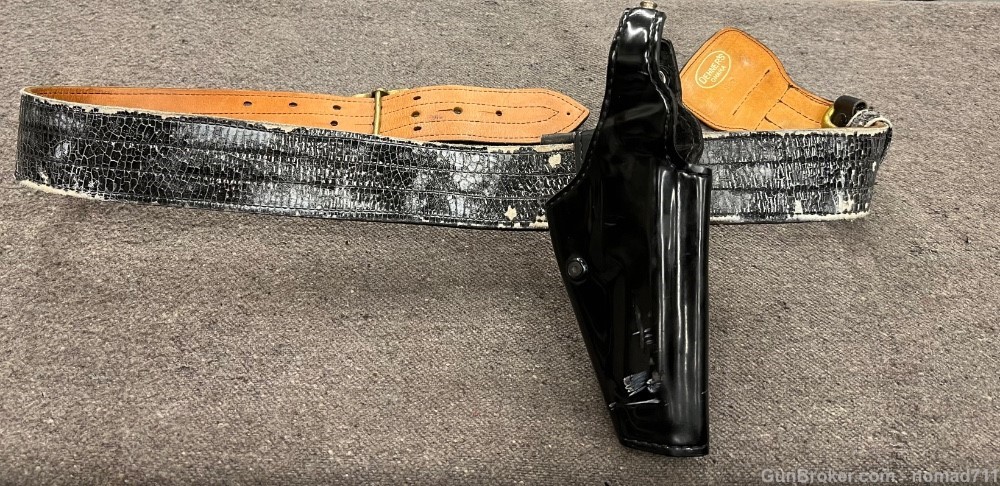Vintage Dehners Duty Belt and Beretta 92 Holster -img-0