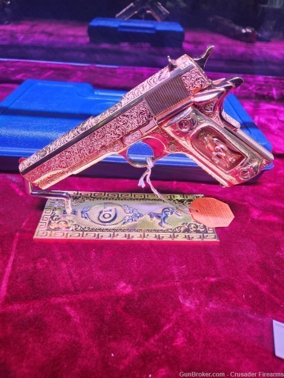  COLT 1911 38SUPER  GOLD PLATED & ENGRAVED MASTERPIECE  & Gold Grips-img-1