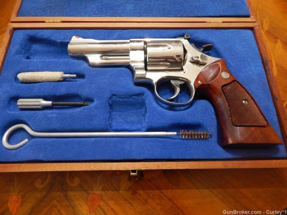 Smith and Wesson Display box and tools-img-9