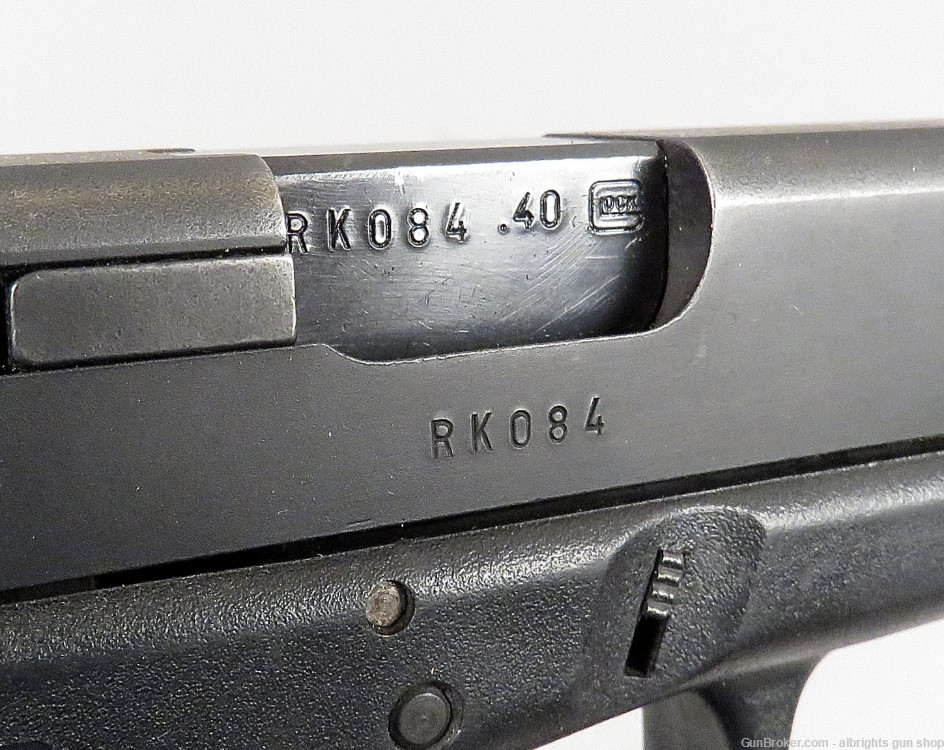 GLOCK G22 40 Caliber Semi Auto Pistol with 2 10 Round Magazines G 22 NICE-img-17