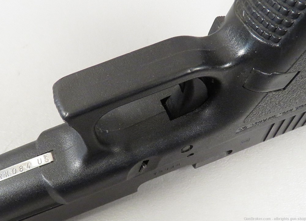 GLOCK G22 40 Caliber Semi Auto Pistol with 2 10 Round Magazines G 22 NICE-img-25