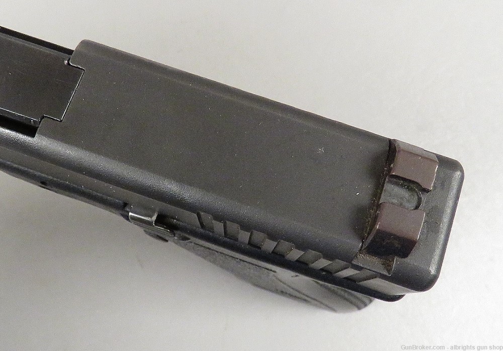 GLOCK G22 40 Caliber Semi Auto Pistol with 2 10 Round Magazines G 22 NICE-img-22