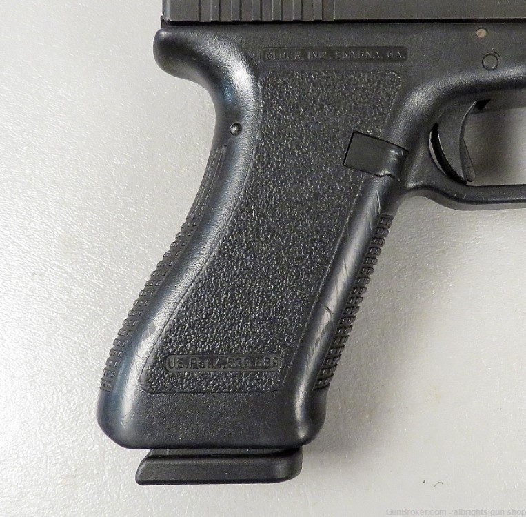 GLOCK G22 40 Caliber Semi Auto Pistol with 2 10 Round Magazines G 22 NICE-img-5