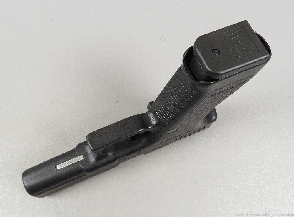 GLOCK G22 40 Caliber Semi Auto Pistol with 2 10 Round Magazines G 22 NICE-img-23