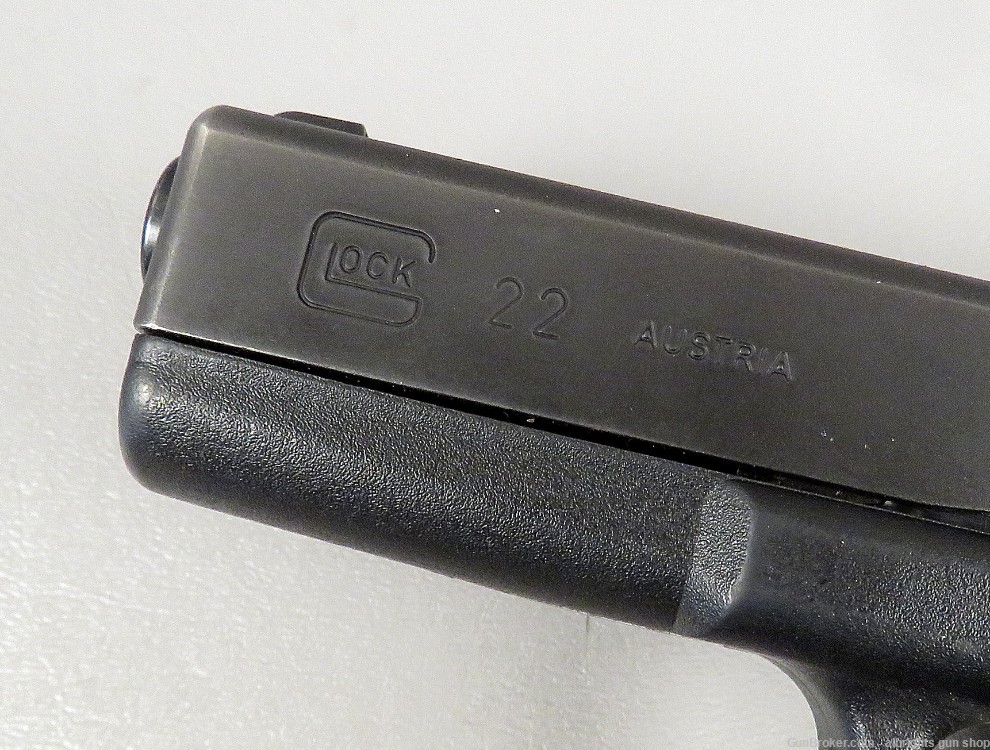 GLOCK G22 40 Caliber Semi Auto Pistol with 2 10 Round Magazines G 22 NICE-img-10