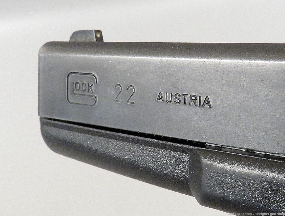 GLOCK G22 40 Caliber Semi Auto Pistol with 2 10 Round Magazines G 22 NICE-img-16