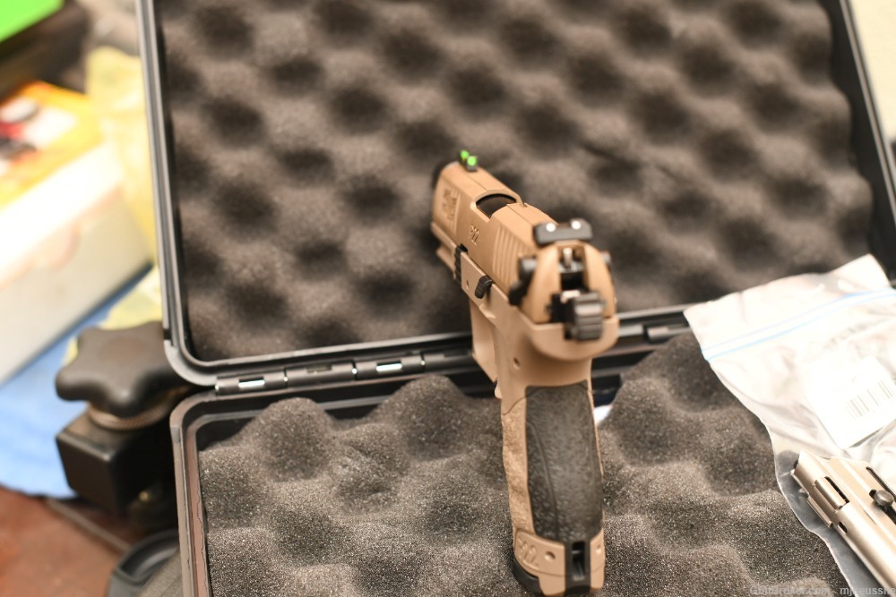 Walther P22Q Tactical FDE .22LR threaded barrel, man safety-img-2