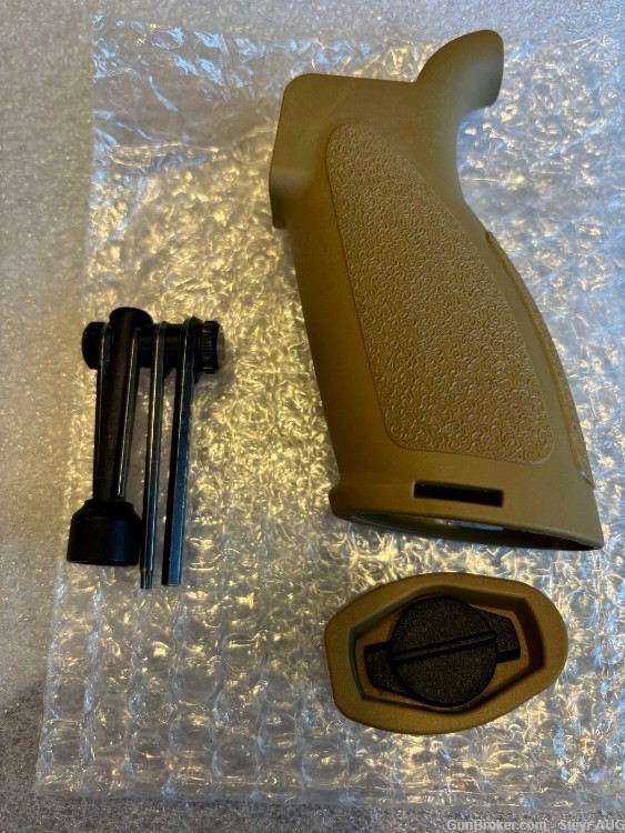 FDE RAL8000 V7 MR223 Grip NEW With TOOL. -img-0