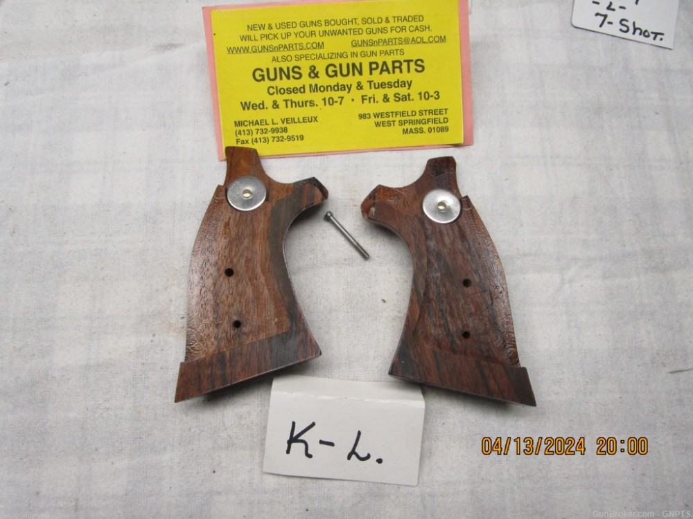 Smith & Wesson factory smooth target grips for a K & L frame square butt.-img-2