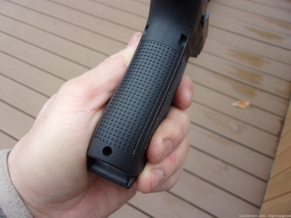 Glock 17 Gen 5 9mm 4.5" Semi Auto Pistol 99.9% Maybe Unfired $1START-img-9