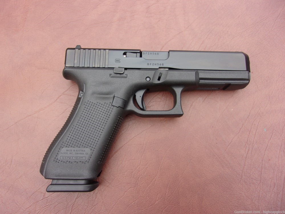 Glock 17 Gen 5 9mm 4.5" Semi Auto Pistol 99.9% Maybe Unfired $1START-img-3
