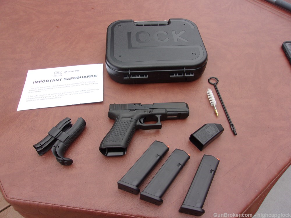 Glock 17 Gen 5 9mm 4.5" Semi Auto Pistol 99.9% Maybe Unfired $1START-img-21