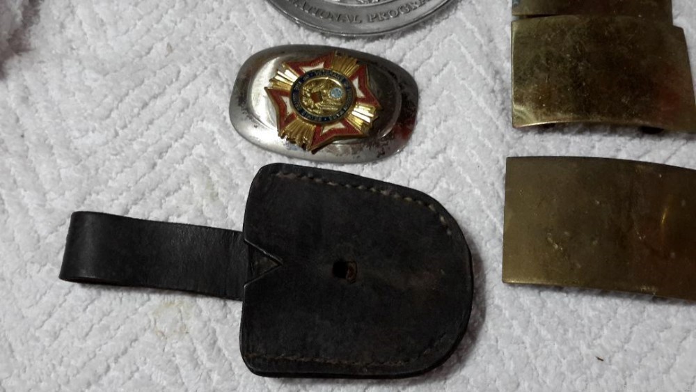 belt buckles /ash tray / clint eastwood manco leather -img-3