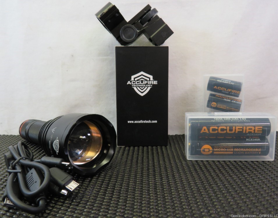 PENNY! ACCUFIRE IR300 INFRARED ILLUMINATOR W/ PIC MOUNT & CHARGER SET-NEW!-img-1