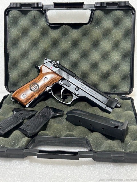 Beretta 92FS 9mm 92 FS similar to 92F 92 F Made in Italy Nice Italian made -img-2