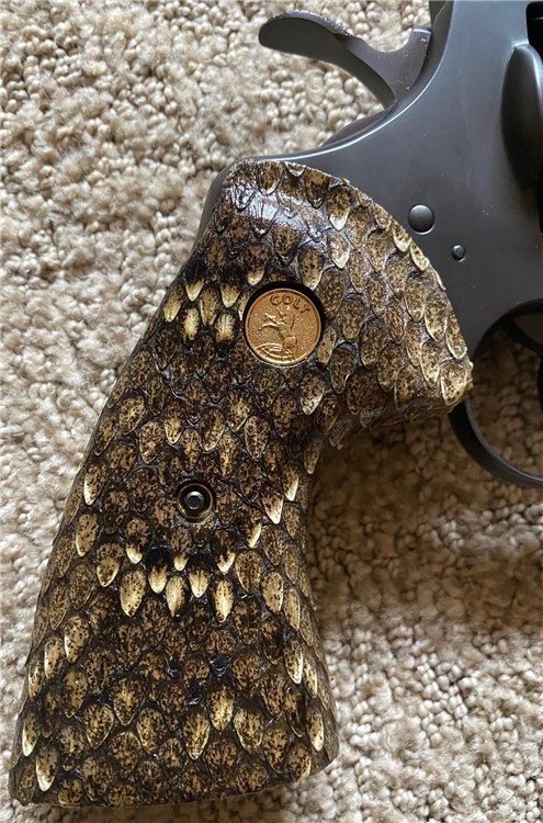 Rattlesnake Grips w/medallions for Colt Python Revolver GRIPS ONLY-img-1