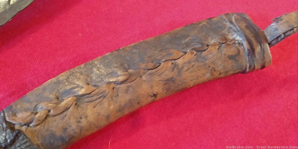 Antique alligator dagger & sheath should be in a museum-img-3