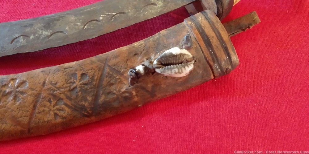 Antique alligator dagger & sheath should be in a museum-img-2
