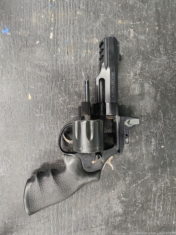 CA PPT SMITH AND WESSON 327 R8 WITH RMR-img-0