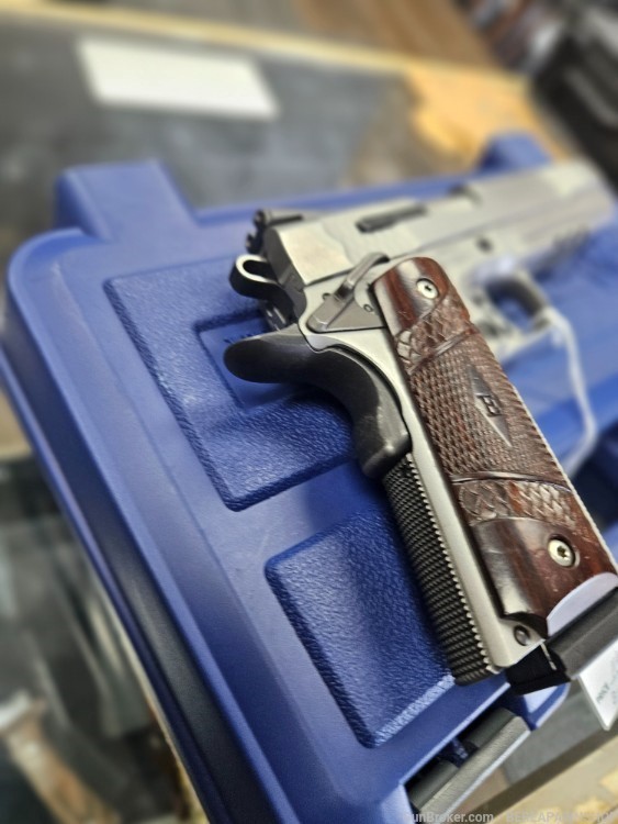 Smith and wesson SW1911TA 45ACP E SERIES in box-img-9