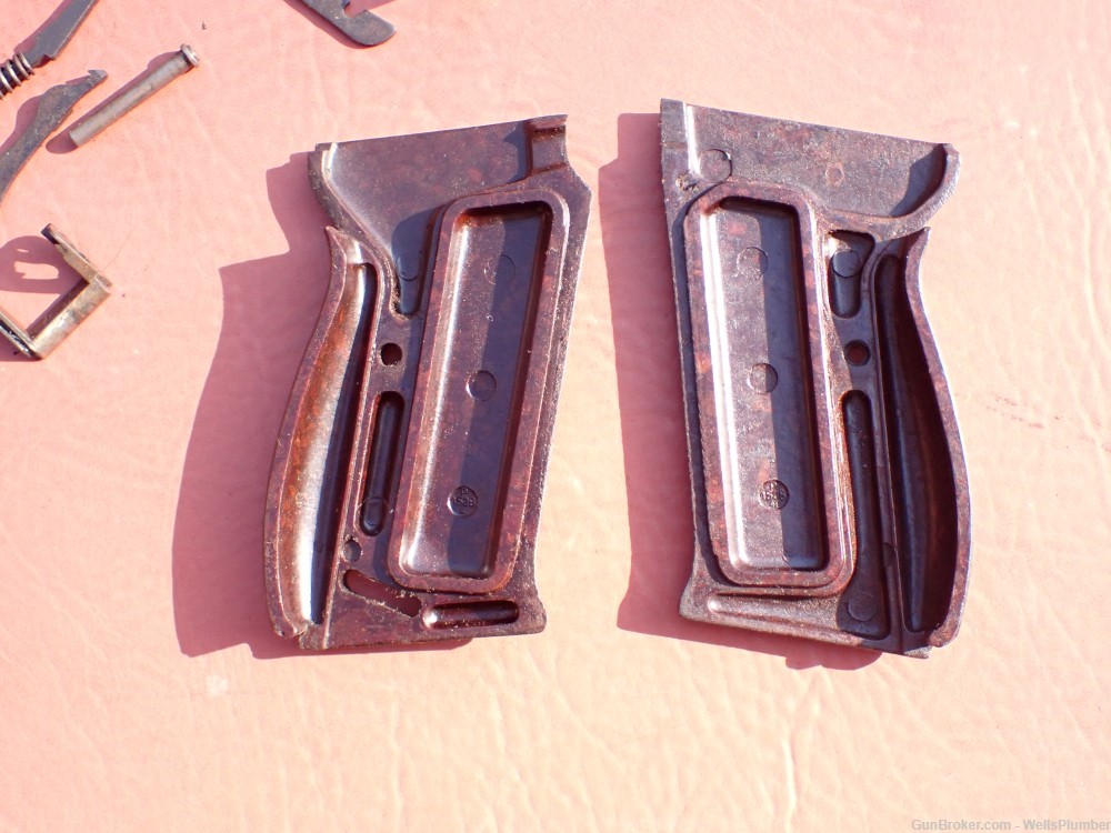 GERMAN WWII P38 MAUSER BYF 44 ORIGINAL 9MM FACTORY PARTS-img-31
