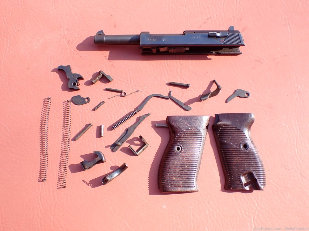 GERMAN WWII P38 MAUSER BYF 44 ORIGINAL 9MM FACTORY PARTS-img-23