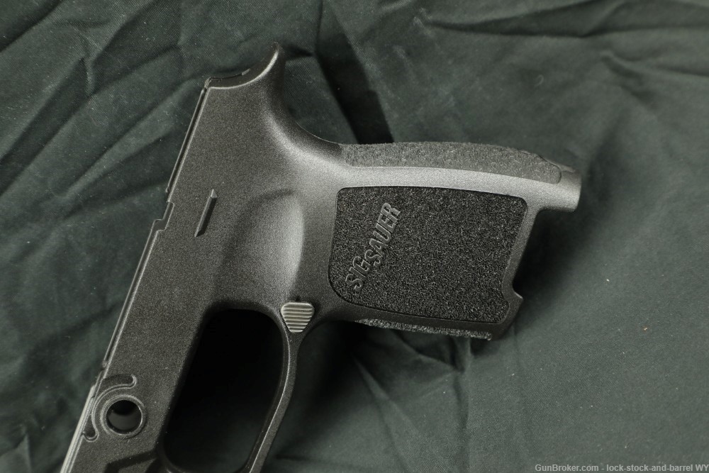 Sig Sauer P250 .40 S&W Semi-Auto Pistol w/ 9mm & .45 ACP Conversion Kits-img-35