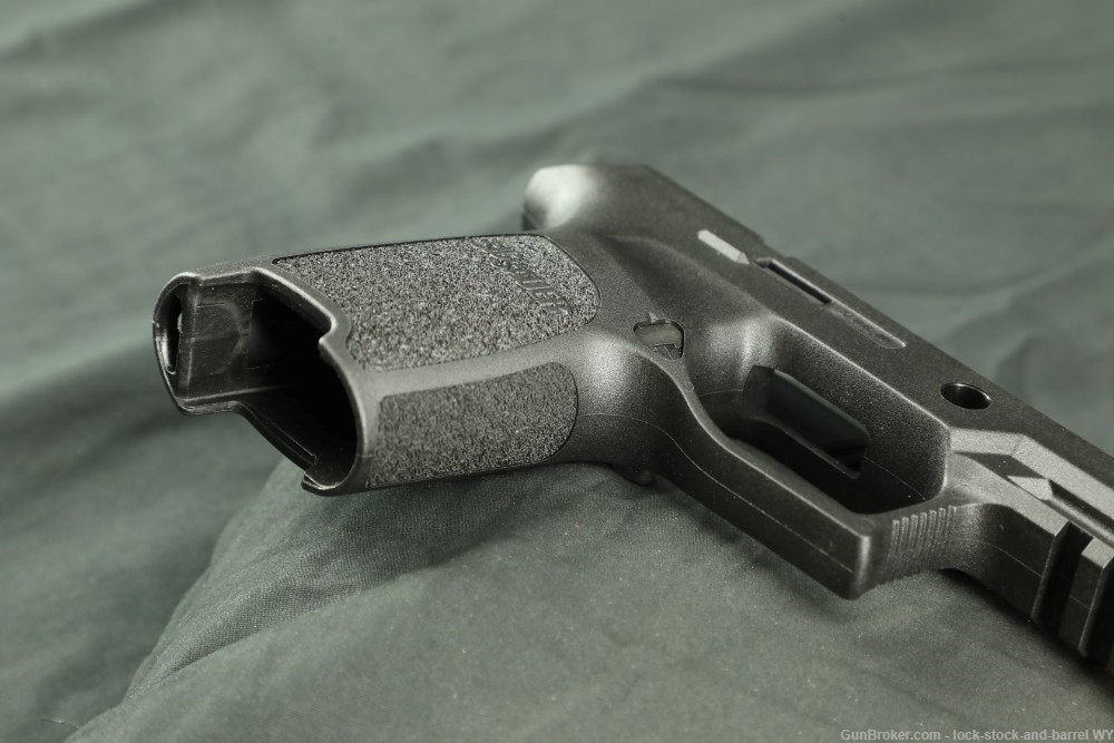 Sig Sauer P250 .40 S&W Semi-Auto Pistol w/ 9mm & .45 ACP Conversion Kits-img-37