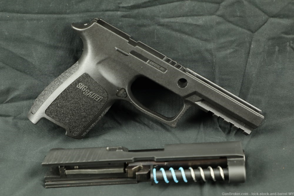 Sig Sauer P250 .40 S&W Semi-Auto Pistol w/ 9mm & .45 ACP Conversion Kits-img-29