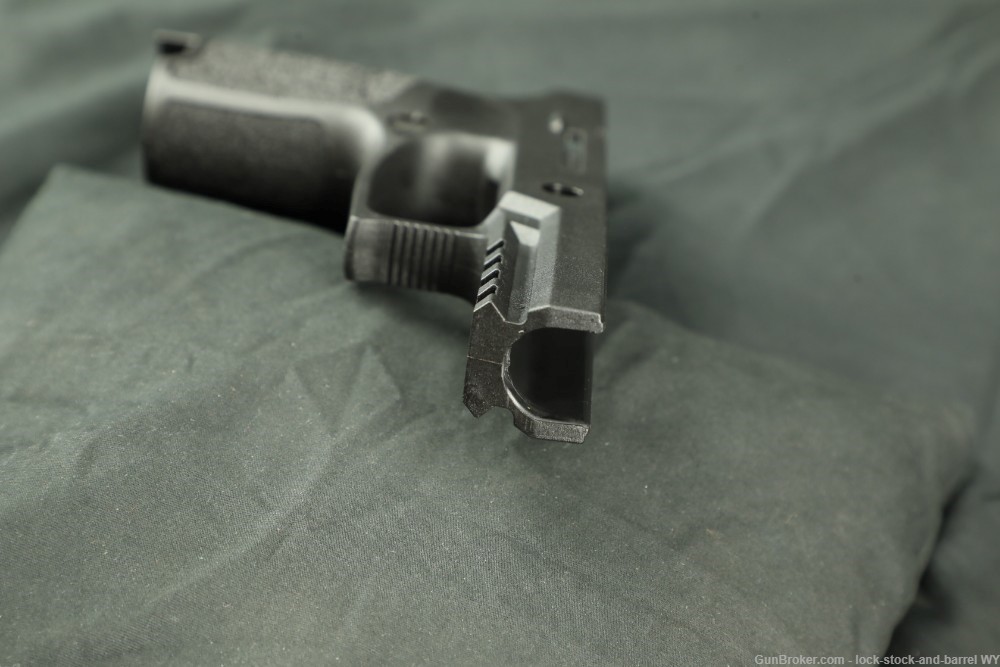 Sig Sauer P250 .40 S&W Semi-Auto Pistol w/ 9mm & .45 ACP Conversion Kits-img-40