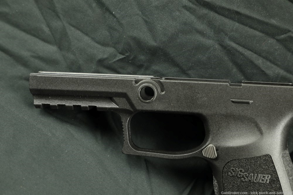 Sig Sauer P250 .40 S&W Semi-Auto Pistol w/ 9mm & .45 ACP Conversion Kits-img-34