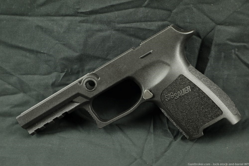 Sig Sauer P250 .40 S&W Semi-Auto Pistol w/ 9mm & .45 ACP Conversion Kits-img-33